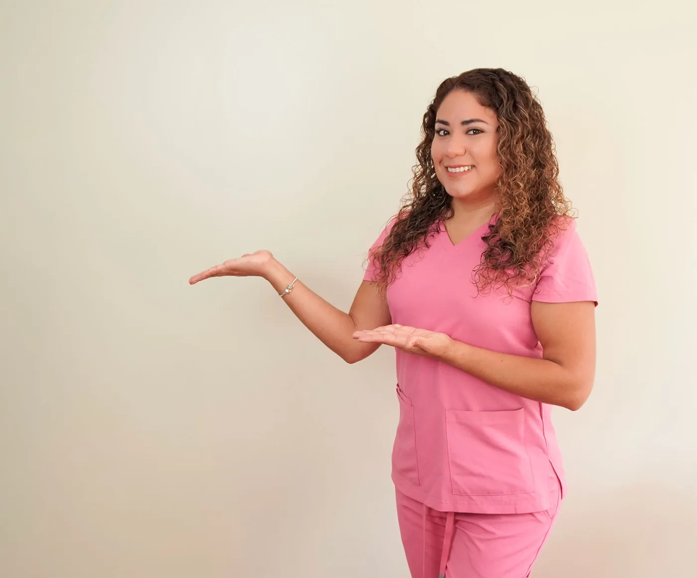 Dra Alejandra Ulloa dentista en Miraflores con especialidad en rehabilitación oral